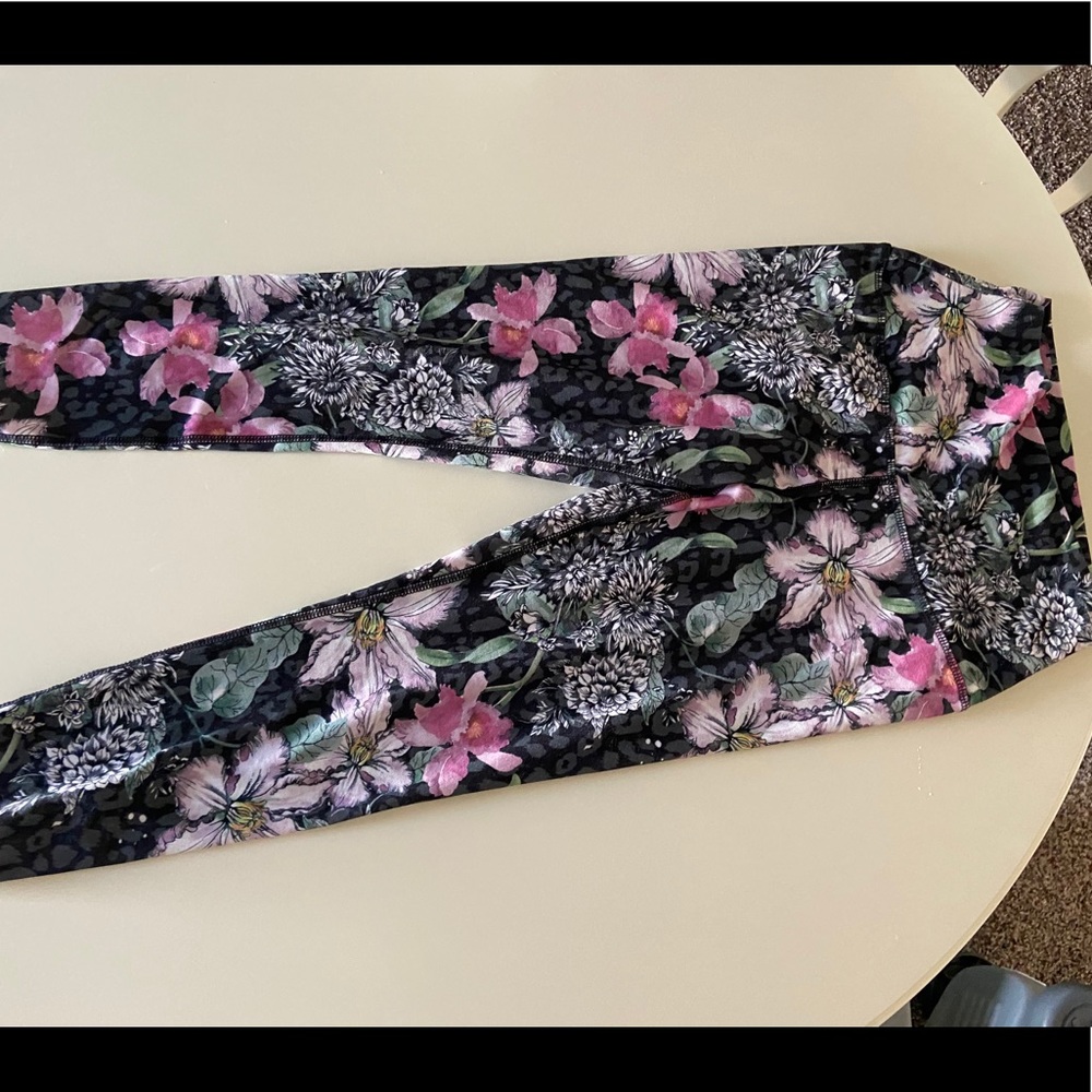 EVCR Workout Capri Pant - Floral - Medium